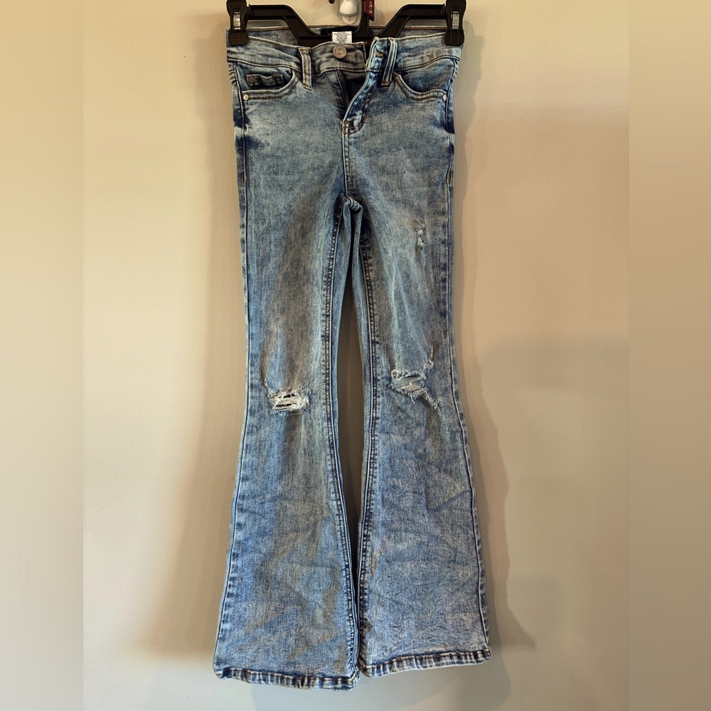 Girls Celebrity Pink acid washed distressed, boot, cut flare jeans. Size 8.